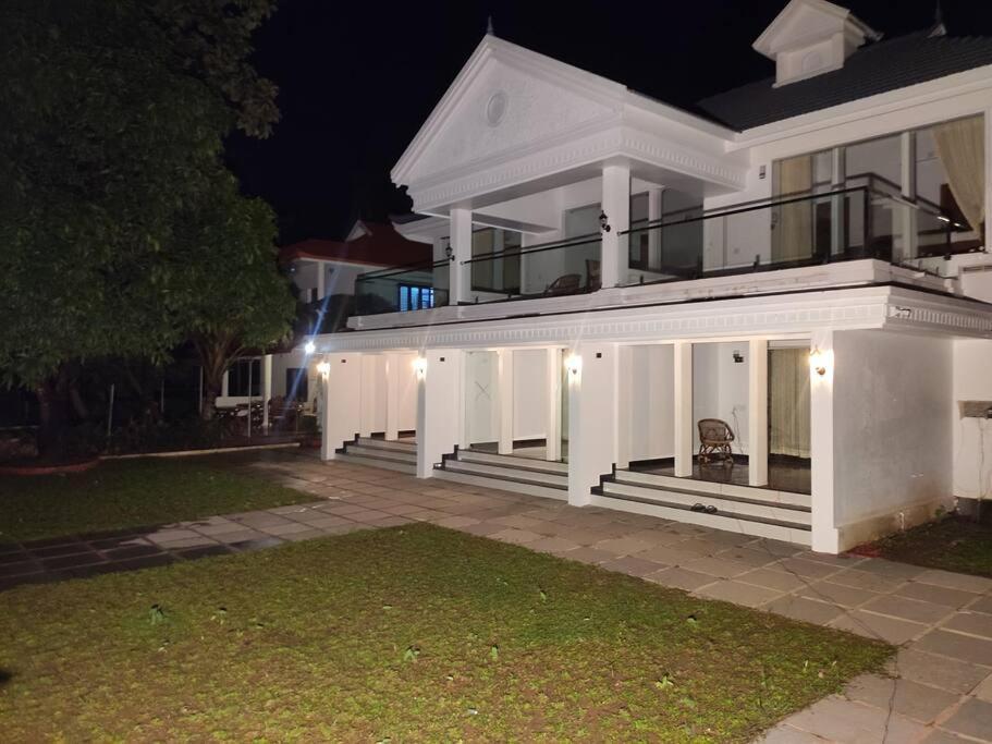 Riveria Portico - River Side 6 Bedroom Private Pool Bungalow North Paravur Exterior photo