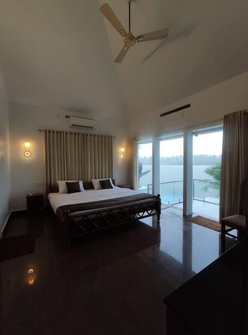 Riveria Portico - River Side 6 Bedroom Private Pool Bungalow North Paravur Exterior photo