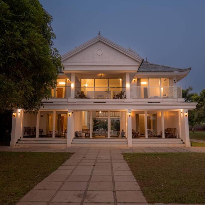 Riveria Portico - River Side 6 Bedroom Private Pool Bungalow North Paravur Exterior photo