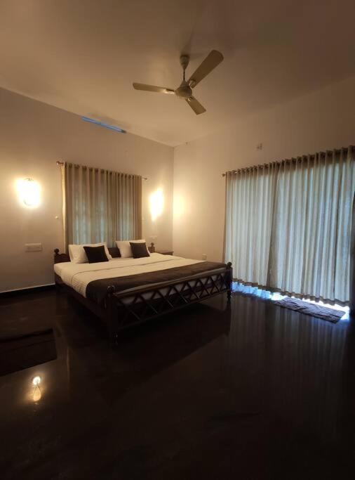 Riveria Portico - River Side 6 Bedroom Private Pool Bungalow North Paravur Exterior photo
